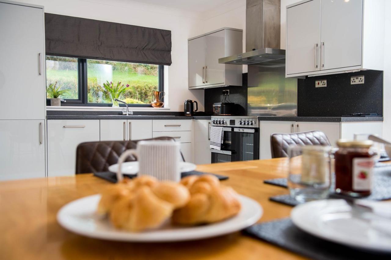 York Lodge- Spacious 3 Bed Bungalow With Wonderful Estuary Views Laugharne Exterior foto
