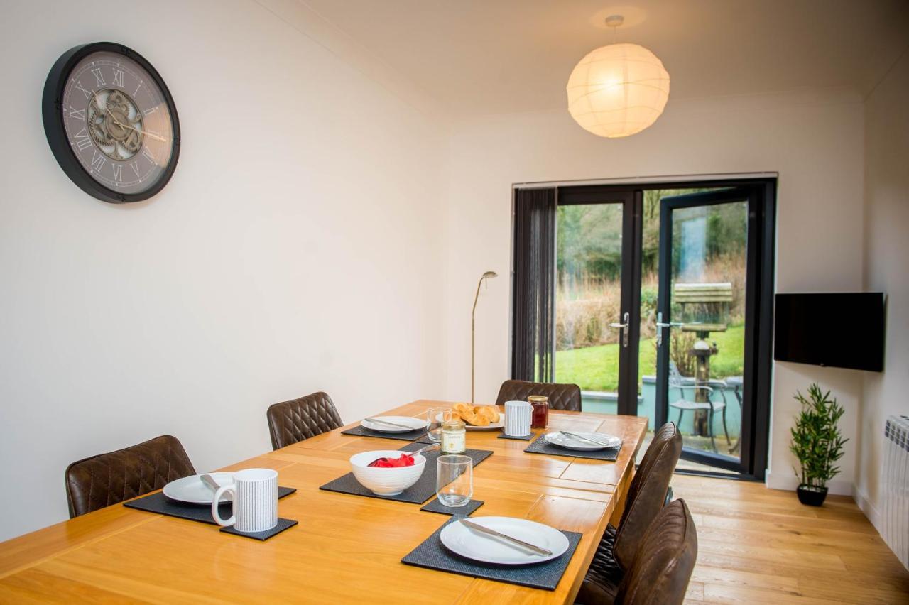 York Lodge- Spacious 3 Bed Bungalow With Wonderful Estuary Views Laugharne Exterior foto