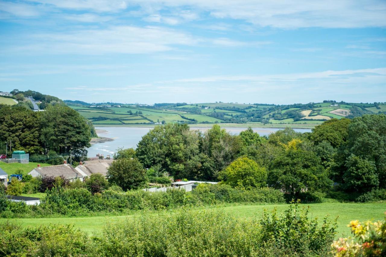 York Lodge- Spacious 3 Bed Bungalow With Wonderful Estuary Views Laugharne Exterior foto